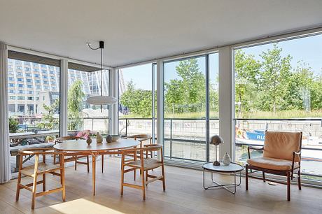Floating House in Copenhagen designed by Garde Hvalsøe Offers Luxurious Boating Life - 3