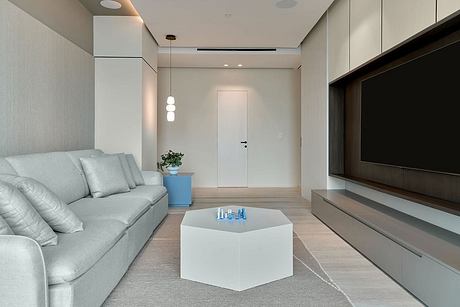 Sea Point Apartment Combines European Sophistication with Tropical Aesthetics - 2