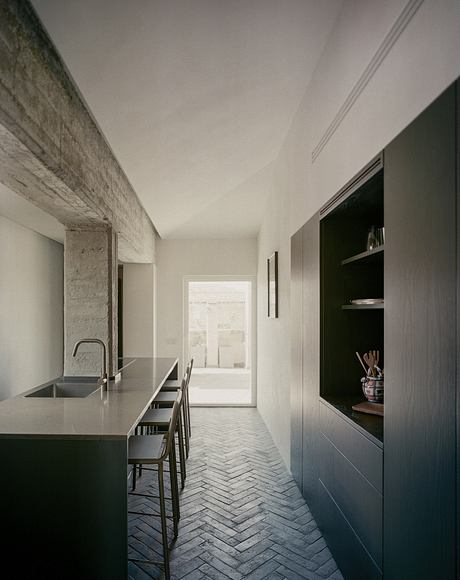 Casa Ance: Expansive Rome Penthouse Apartment Renovated by PAROS Architettura - 4