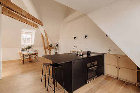 Amsterdam Loft Revelation: Cozy Space Bolstered by Oak Wood Veneer - 5