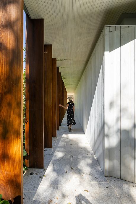 Casa Fluir is a L-Shaped House Designed Around a Shared Central Courtyard - 4
