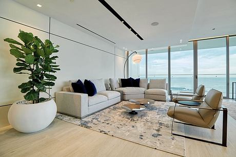 Sea Point Apartment Combines European Sophistication with Tropical Aesthetics - 3