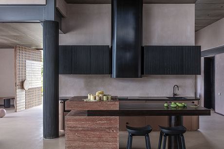 Summer House Charms with Surprising Elegance - 5