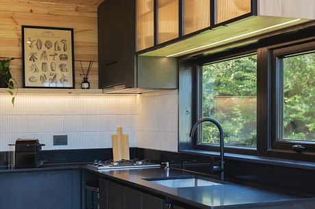 Tiny Auro Cabin Celebrates the Beauty of Nature in Puerto Varas - 4