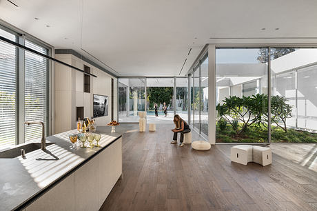 A Home that is the Perfect Canvas by Nitzan Horowitz - 6