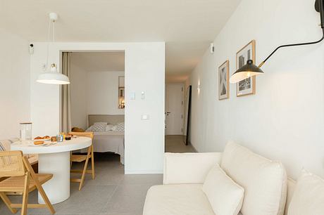 Bahia Apartment Brings Mediterranean Vibes to 1970’s Apartment in Spain - 5