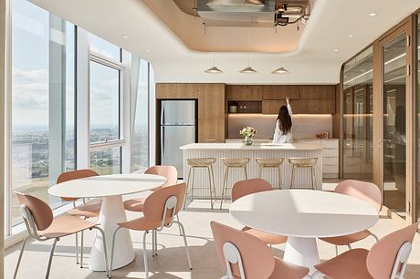 Bridge Creative Workplace Achieves Balance Between Elegance and Approachability - 4