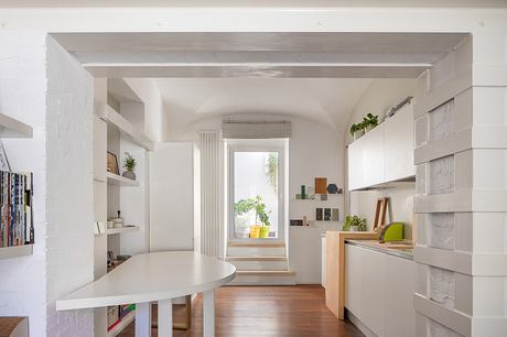 Lo Strobilabo: 1920s Rome Villa Basement Transformed Into Lab, Home, Studio - 4