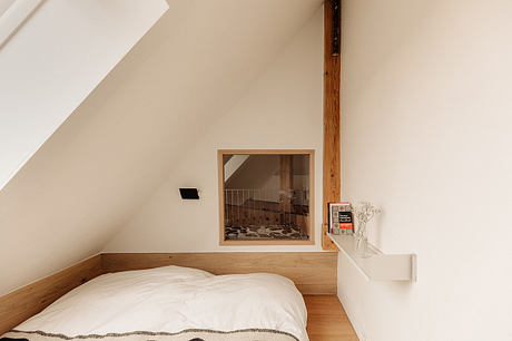 Amsterdam Loft Revelation: Cozy Space Bolstered by Oak Wood Veneer - 7