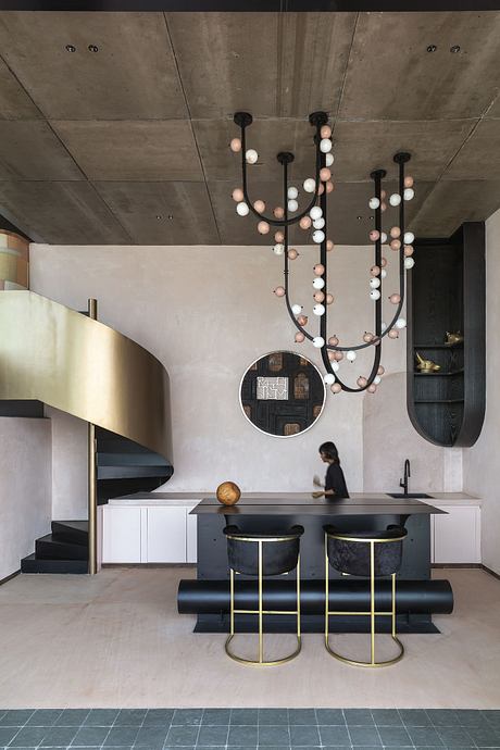 Summer House Charms with Surprising Elegance - 7