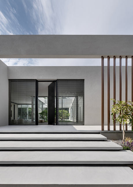 A Home that is the Perfect Canvas by Nitzan Horowitz - 9