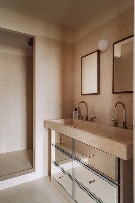 Babylone Apartment Blends Classical and Contemporary Design - 9