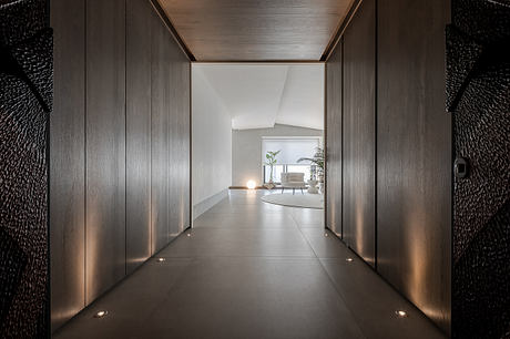 Daily Vacation Merges Hotel Functionality into Opulent Residential Interior - 6