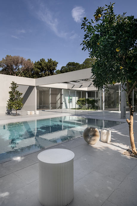 A Home that is the Perfect Canvas by Nitzan Horowitz - 10