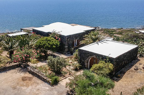 Dammuso Renovation: Nature and Architecture Harmonize at Warm Sicilian Retreat - 8