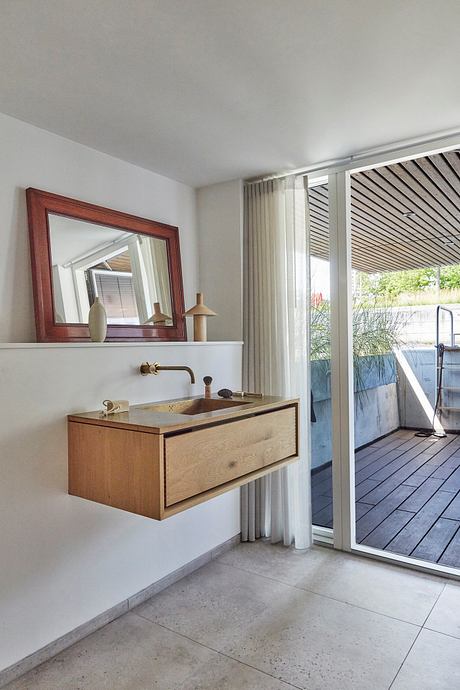 Floating House in Copenhagen designed by Garde Hvalsøe Offers Luxurious Boating Life - 8