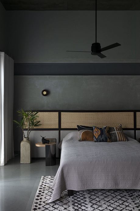 Summer House Charms with Surprising Elegance - 9