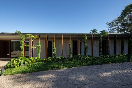 Casa Fluir is a L-Shaped House Designed Around a Shared Central Courtyard - 9