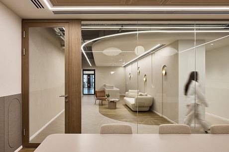 Bridge Creative Workplace Achieves Balance Between Elegance and Approachability - 8