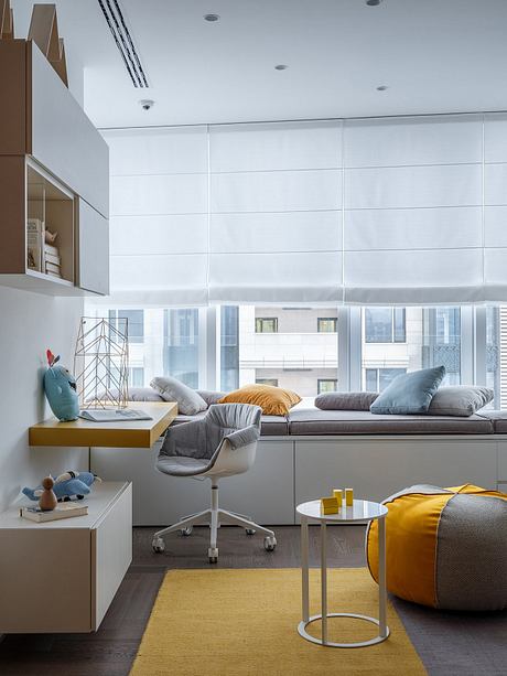 Dark Luxury Apartment: Opulent Interiors and Functional Living - 7