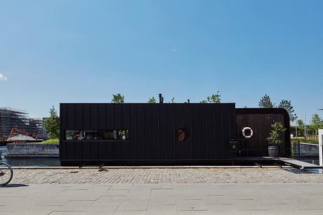Floating House in Copenhagen designed by Garde Hvalsøe Offers Luxurious Boating Life - 10