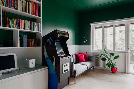 Soberly Elegant: Stylish Italian Apartment Interiors Balance Modernism and Whimsy - 8