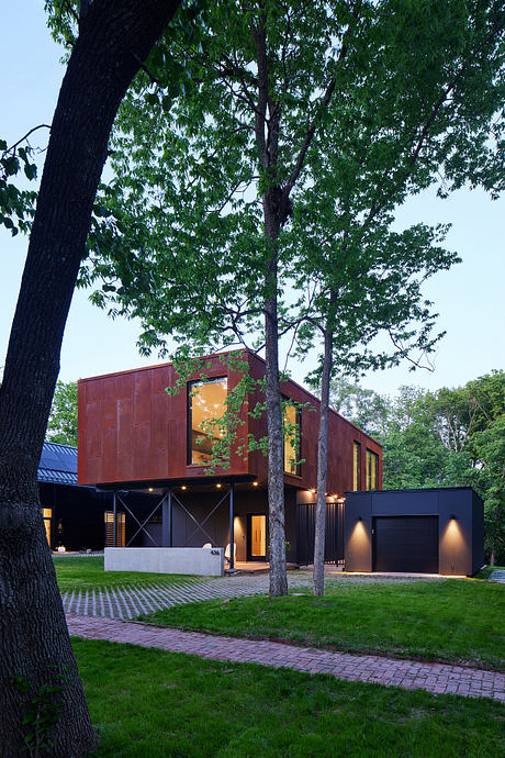 436 Indiana Street House is a Charming, Sustainable, Modern Refuge in Kansas - 12