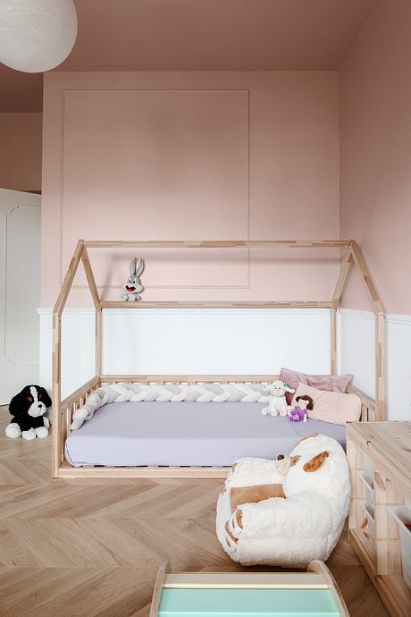 Soberly Elegant: Stylish Italian Apartment Interiors Balance Modernism and Whimsy - 9