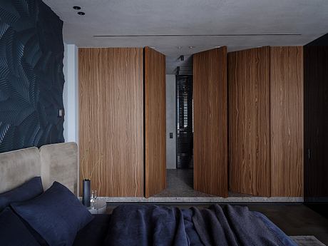 Dark Luxury Apartment: Opulent Interiors and Functional Living - 10