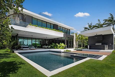 5515 Pine Tree Drive by SDH Studio Architecture Design - 1