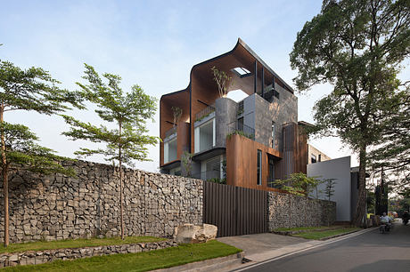 Ombak Community House Designed with Community-Focused Rooftop Spaces in Mind - 1
