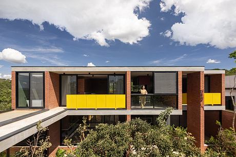Trees House by Hersen Mendes Arquitetura - 1