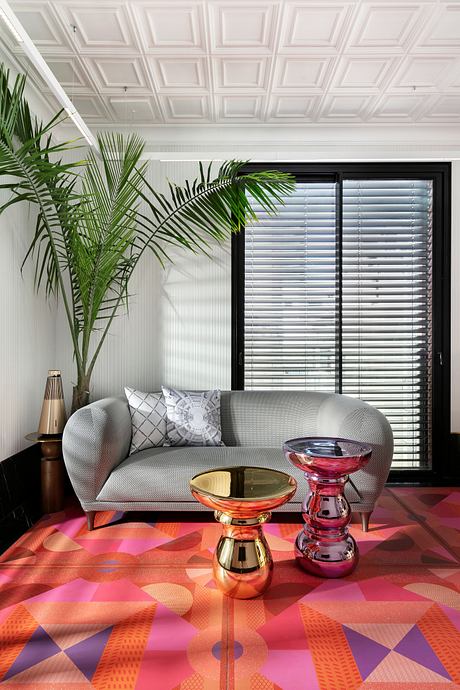Art Deco Retreat in Tel Aviv Channels The Great Gatsby Vibes - 2
