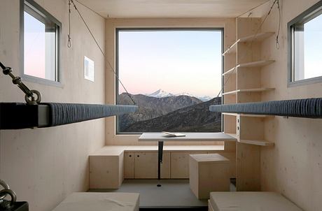 Bivacco Brédy Offers Warmth and Shelter High in the Mountains - 2