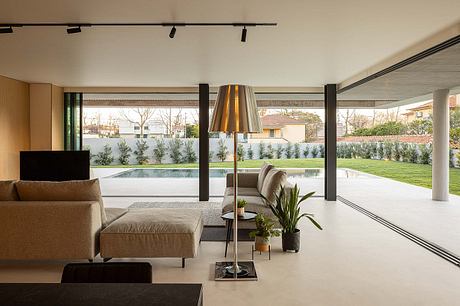 Casa M by Silverline - 2