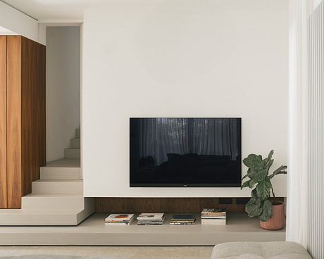 Restyling CD Revitalizes 1970s Home into a Chic Open-Plan Haven - 2