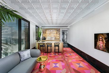 Art Deco Retreat in Tel Aviv Channels The Great Gatsby Vibes - 3