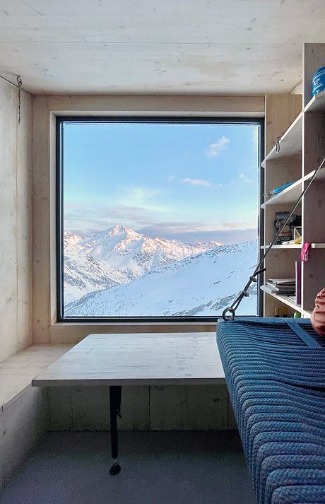 Bivacco Brédy Offers Warmth and Shelter High in the Mountains - 3
