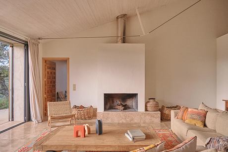 Cottage in La Vera Combines Traditional Architecture with Modern Comforts - 2