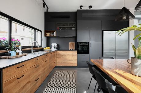 House with Double-Height Living Room by Ronnie Friedman - 3