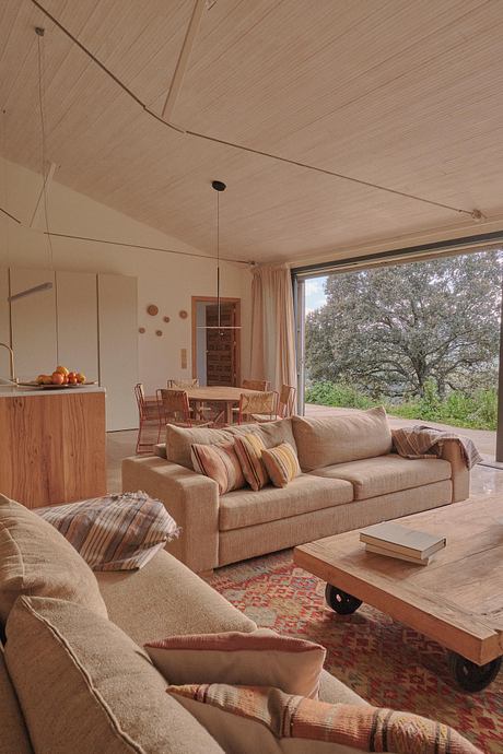 Cottage in La Vera Combines Traditional Architecture with Modern Comforts - 3