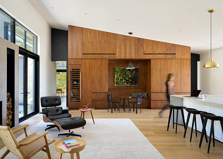 Highway House by Vertebrae - 4