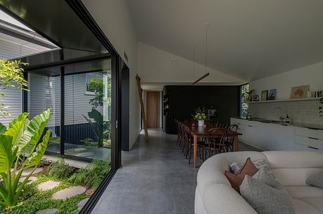 Toohey Forest House by Bones Studio - 4