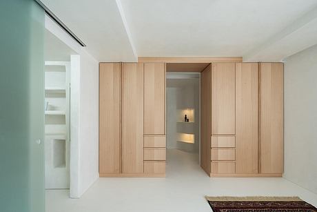Darling Point Apartment: Studio Zawa Transforms 1960s Flat into Personal Space - 5