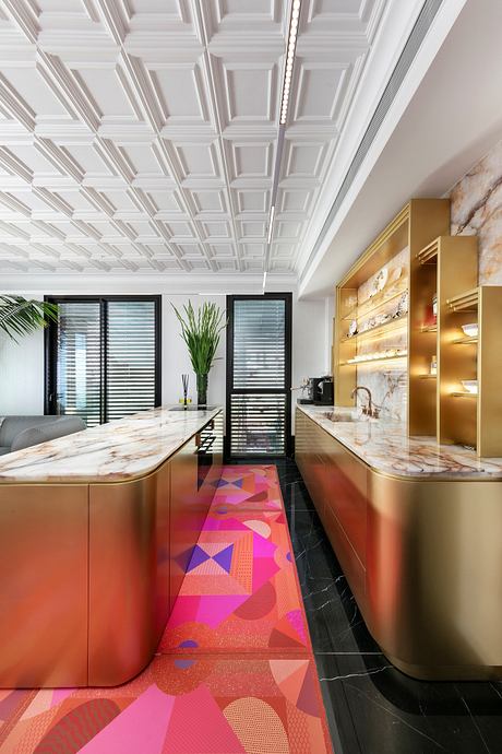 Art Deco Retreat in Tel Aviv Channels The Great Gatsby Vibes - 5