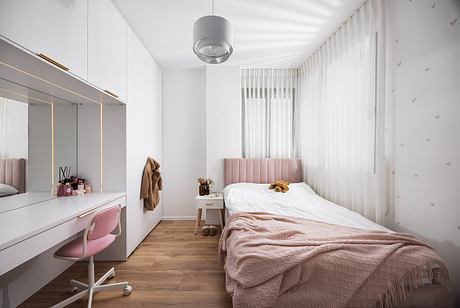 From Frame to Fabulous: A Warm, Modern Villa - 4