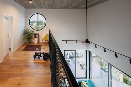 House with Double-Height Living Room by Ronnie Friedman - 4