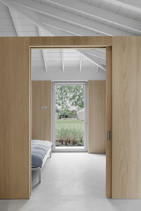 Senior Shelter by i29 - 5