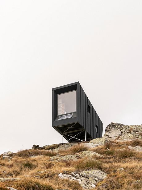 Bivacco Brédy Offers Warmth and Shelter High in the Mountains - 5