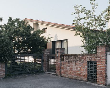 Restyling CD Revitalizes 1970s Home into a Chic Open-Plan Haven - 8